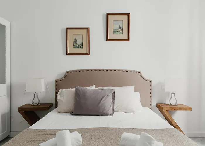 Quiet And Comfortable Fully Renovated Apartment